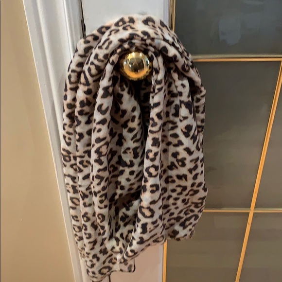 Leopard scarf - Picture 3 of 4